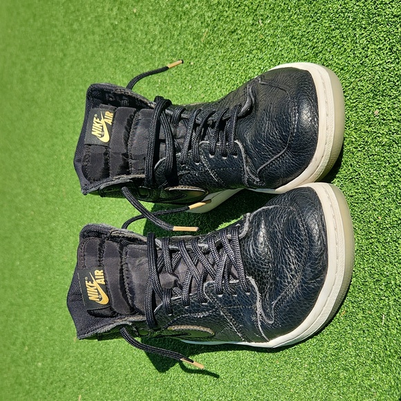 Nike Air Jordan Retro 1 High OG City of Flight Black Gold Men’s Shoes Size 8.5 - Picture 6 of 12